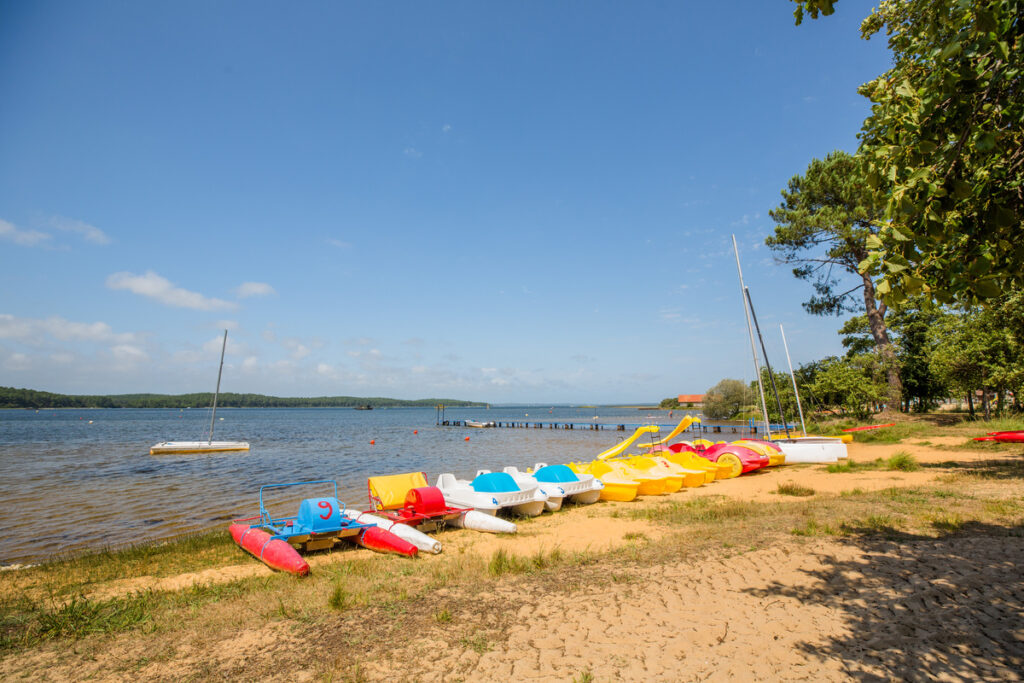 activité sur le lac catamaran